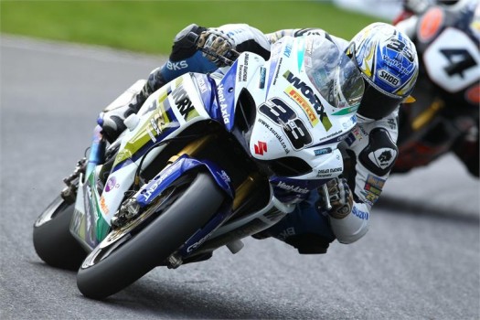 Tommy Hill y Josh Brookes ganan las carreras en Cadwell Park