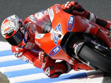 Casey Stoner lidera los entrenamientos de principio a fin