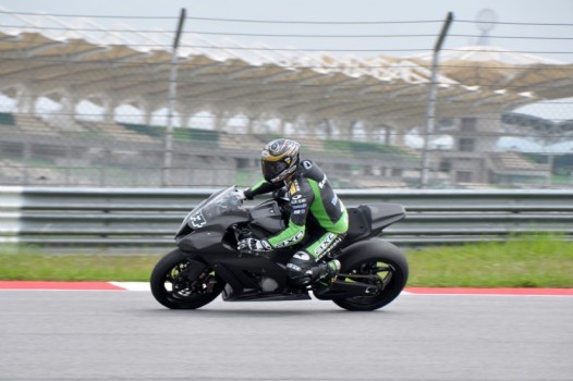 El equipo Kawasaki de Superbikes entrena en Sepang