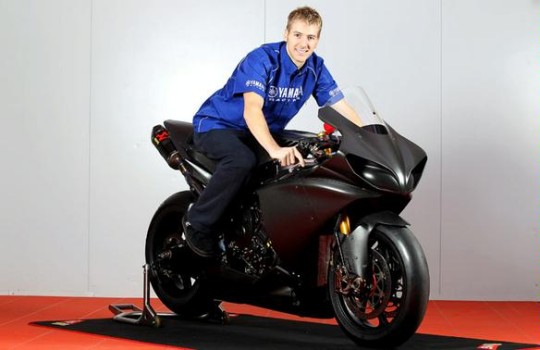 Ian Hutchinson ficha por Yamaha