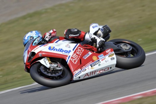 Carlos Checa pone orden en Assen