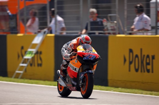 Casey Stoner, Dani Pedrosa y Jorge Lorenzo primera fila de parrilla en MotoGp