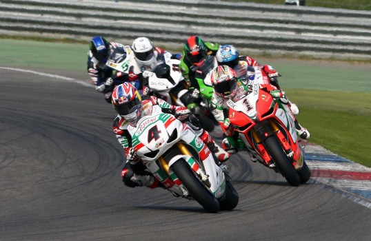 Jonathan Rea vence en Assen por tercera vez consecutiva