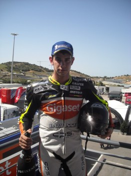 Jordi Torres vence en Jerez en una última vuelta para recordar