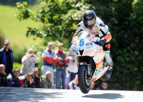 IOMTT 2011 Review: Bruce Anstey se llevó la Primera de Supersport