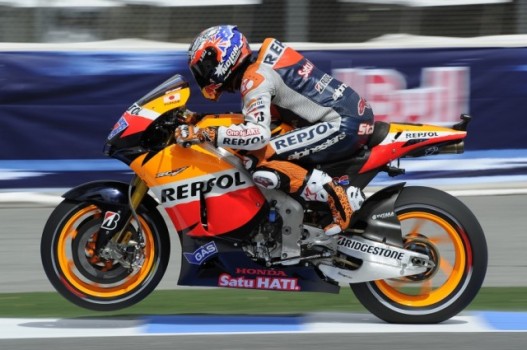 Casey Stoner se cobra su deuda con Laguna Seca