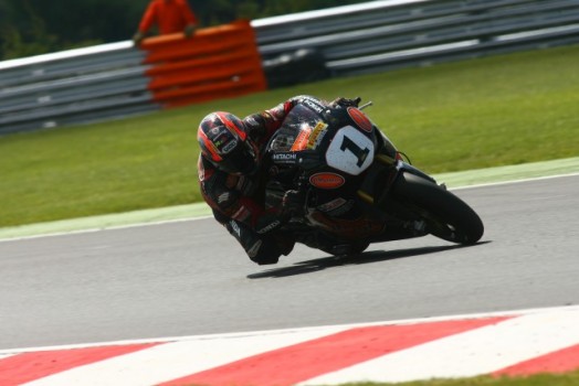 BSB 2011 Snetterton 300: Ryuichi Kiyonari gana una segunda carrera con final inesperado