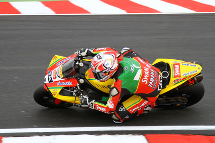 BSB 2011 Brands Hatch Gp: Tommy Hill arrasa en la tercera carrera