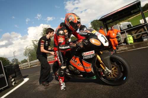 BSB 2011 Donington Park: Shakey Byrne y Ryiuchi Kiyonari, al asalto del Campeonato