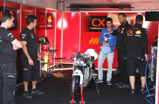 Miguel Ángel Oliveira rueda con la Moto3 del Equipo Monlau