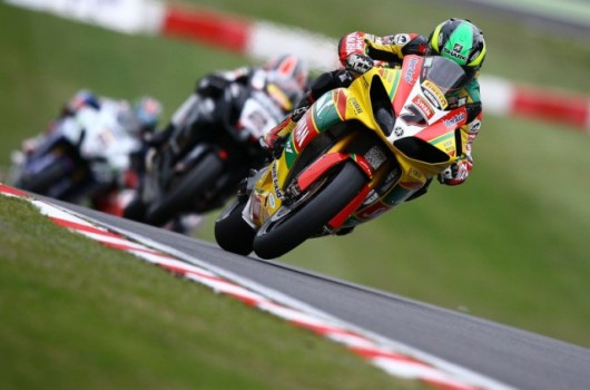 BSB 2011 Brands Hatch: Michael Laverty, vencedor de la primera carrera. Hopkins suma tres puntos más que Hill