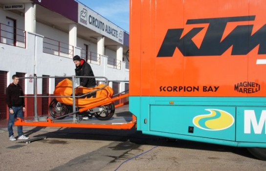 3_KTM-Moto3_Ab_271111