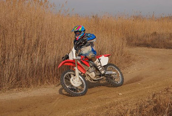 Pedro Rodríguez sigue con su preparación practicando motocross