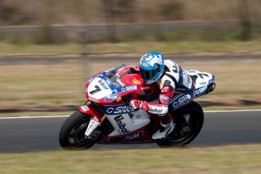 Carlos Checa lidera la segunda jornada de Test en Phillip Island