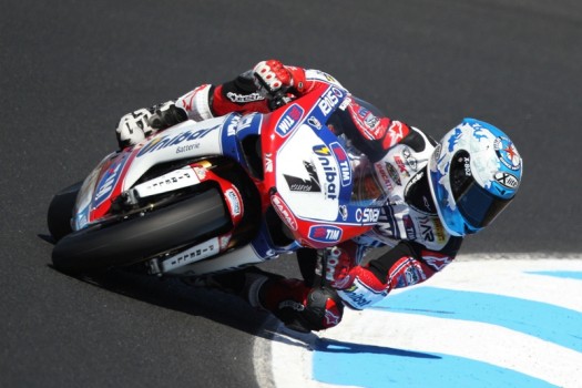 Superbikes 2012 Phillip Island: Carlos Checa se rehace y vence la segunda carrera. Max Biaggi protagoniza una gran remontada