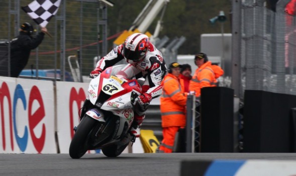 BSB 2012 Oulton Park: Shakey Byrne, sexto ganador en seis carreras