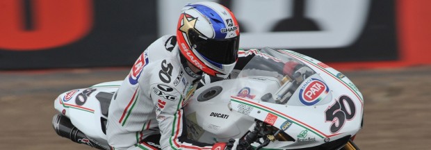 SBK 2012 Silverstone: Sylvain Guintolí vence bajo el aguacero en un final con suspense