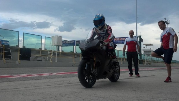 Carlos Checa finaliza en Misano los test con la Ducati Panigale