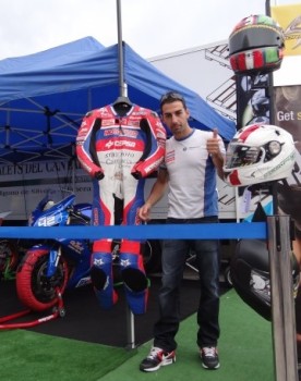 Divertida exhibición de Berto López en la III Edición de la Carrera de Motos Clásicas “El Sardinero”