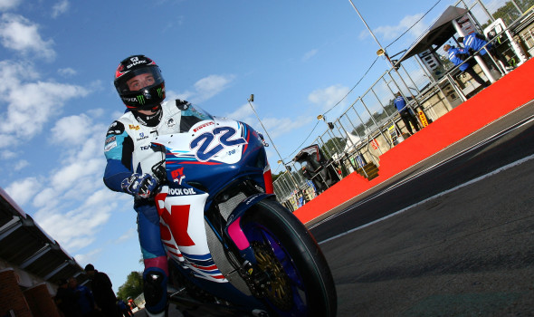 BSB 2012 Brands Hatch GP 2: Alex Lowes y Shakey Byrne comienzan fuerte el pulso por el título