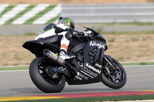 Tom Sykes mejora sus tiempos en los test de Kawasaki en Cheste