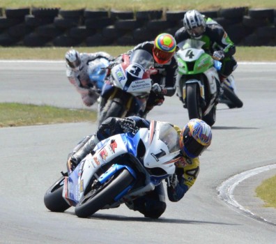 Robbie Budgen refuerza su liderato en el NZSBK tras conseguir el doblete en Teretonga Park