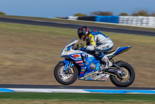 Wayne Maxwell vence la primera carrera del ASBK en Phillip Island