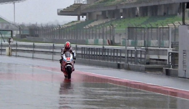 La lluvia complica la segunda jornada de test CRT en Sepang