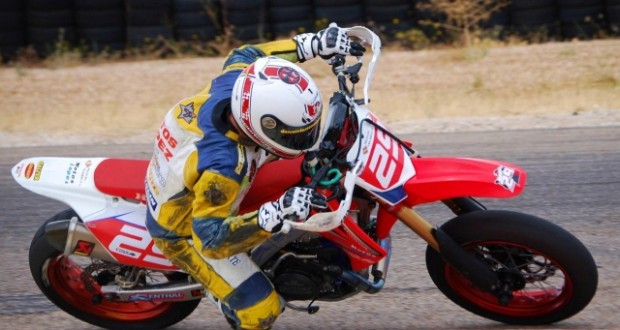 Pablo López comienza el fin de semana en Sevilla el Campeonato de España de Supermotard