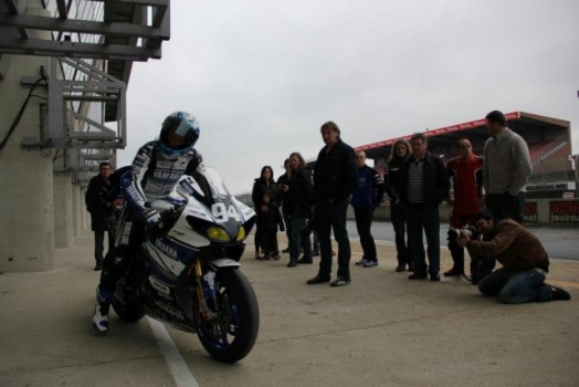 David Checa prueba la R1 del Yamaha GMT 94 en Le Mans