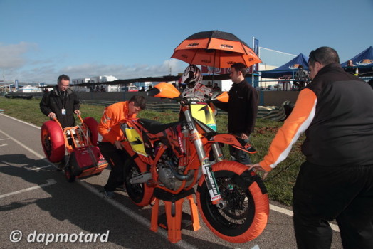 Galería de imágenes de la primera carrera del Campeonato de España de Supermotard en Alcalá del Río, Sevilla – Parte 3