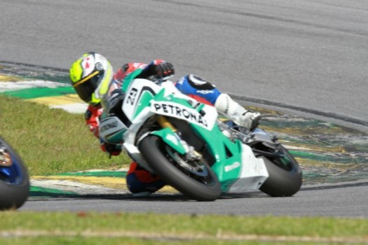 Álex Barros vence a lo grande en Interlagos. Berto López, décimo en su debut