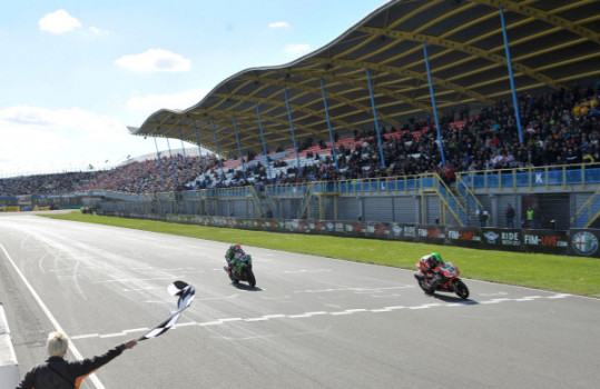 WSBK 2013 Assen: Eugene Laverty se impone a Sykes en la segunda carrera