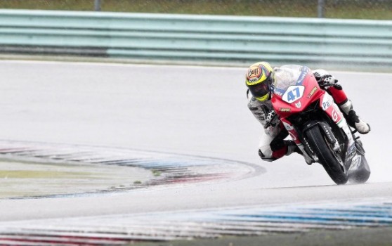 WSBK 2013 Assen: La lluvia protagoniza la primera jornada. Sykes, inalcanzable