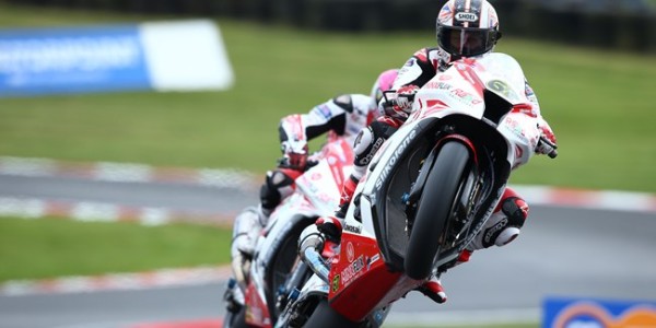 BSB 2013 Oulton Park: Shakey Byrne se rehace y vence la segunda carrera