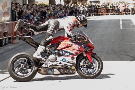 Toda la maquinaria del Ducati Stunt Team está en marcha