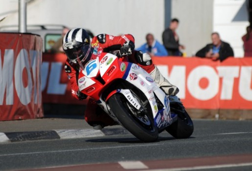 Michael Dunlop y JOhn McGuinness, principales candidatos a vencer la carrera de Superbikes en el TT 2013