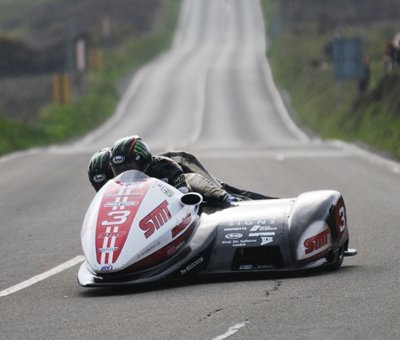 Tourist Trophy 2013: Tim Reeves y Daniel Sayle vencen la primera carrera de Sidecar