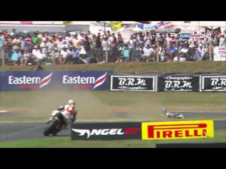 Vídeo: Resúmenes de las carreras del BSB en Snetterton