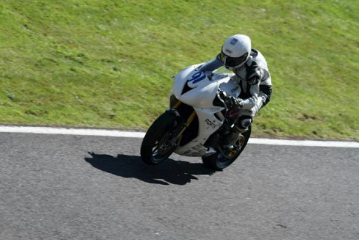 Aleix Aulestia consigue un doble pódium en Cadwell Park