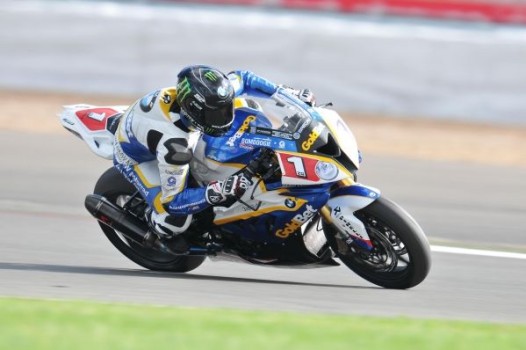 Superstock 1000 Silverstone /1: Victoria al límite de Sylvain Barrier