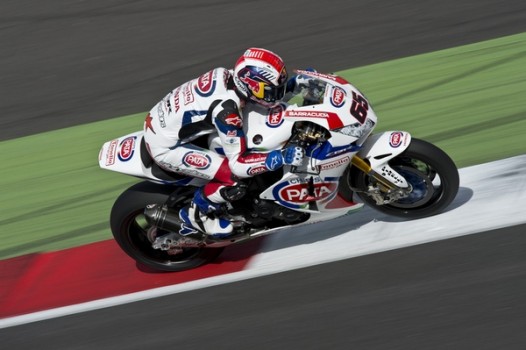 WSBK 2013 Silverstone: Jonathan Rea se abre paso en el agua y vence la primera carrera