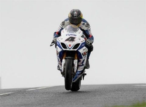 Guy Martin consigue la pole en la Dundrod 150