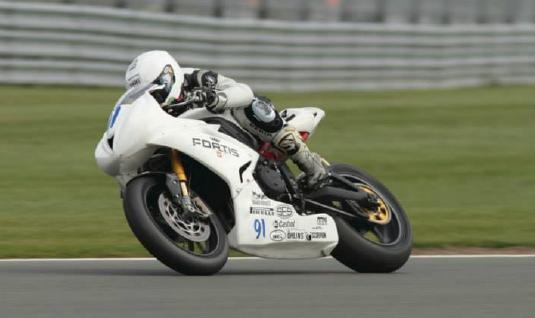 Aleix Aulestia consigue un meritorio pódium en Donington Park