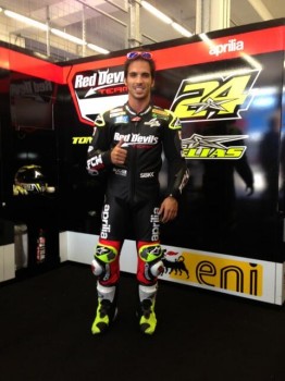 Primeras horas de Toni Elías con el equipo Red Devils en Superbikes