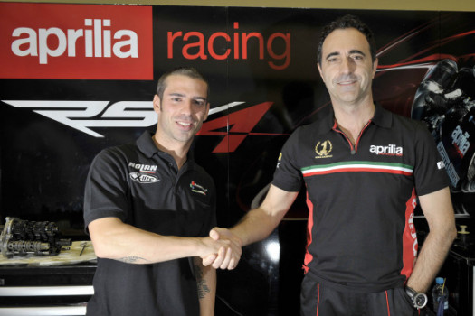 Marco Melandri firma por Aprilia