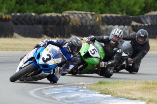 NZSBK 2014: Scott Moir, James Smith y Dennis Charlett, que sigue líder, vencen en Timaru