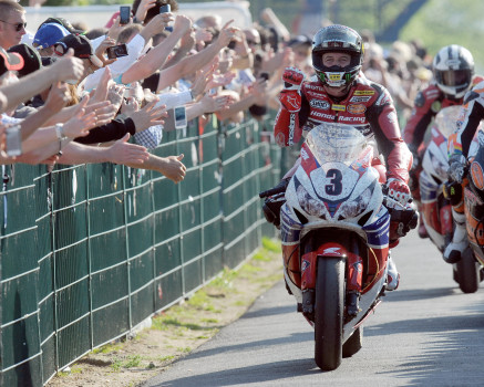 John McGuinness lucirá el #1 en el Tourist Trophy 2014