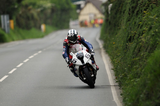 La lluvia y una bandera roja precipitan el final de la tercera sesión de entrenamientos del Tourist Trophy