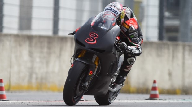 Max Biaggi prueba la ART Aprilia de MotoGp